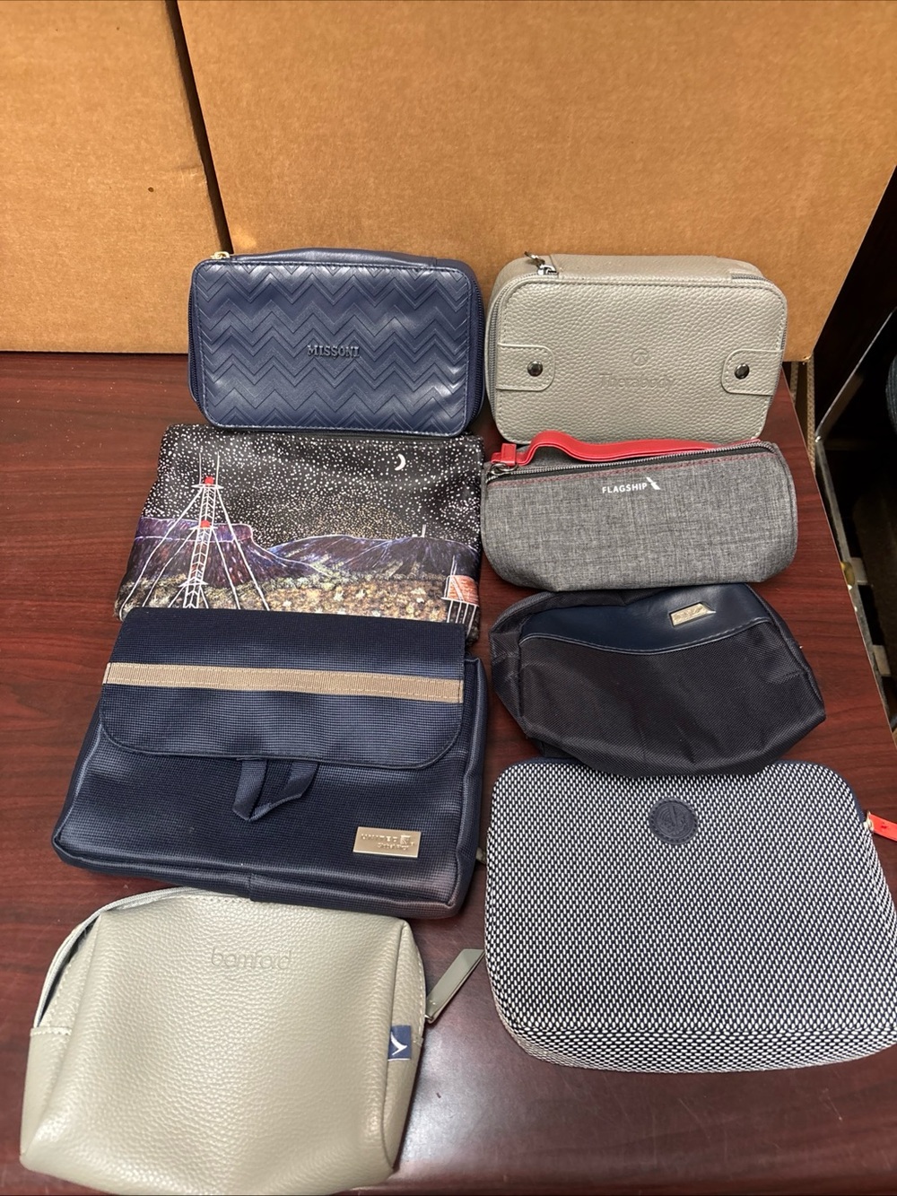 Airlines Travel Amenity Kit Toiletry Bags United  Tumi Qantas Delta Lot Of 8